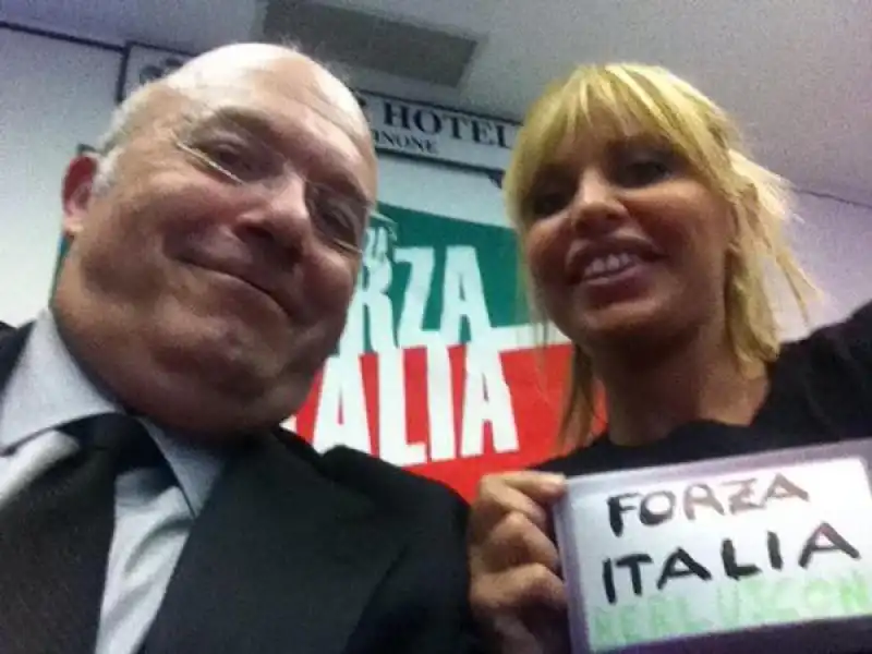 selfie tra gli ex nemici francesco storace e alessandra mussolini 