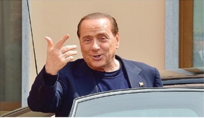 SILVIO BERLUSCONI ALL'USCITA DALLA SACRA FAMIGLIA DI CESANO BOSCONE