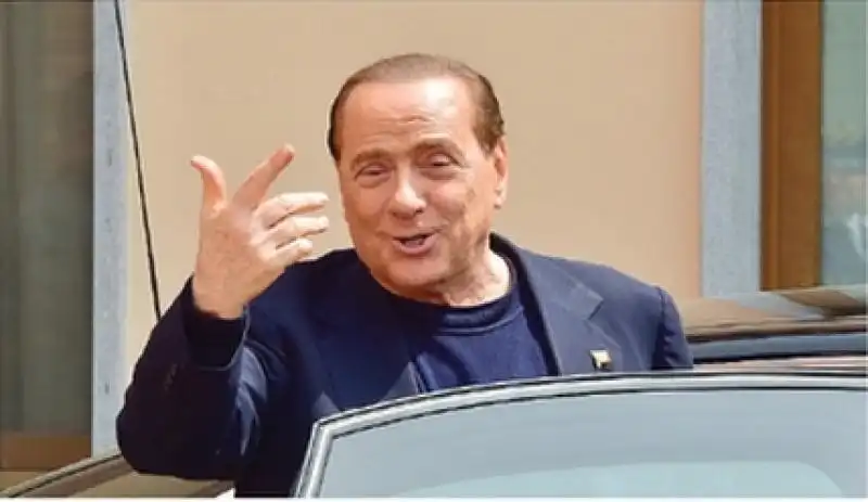 SILVIO BERLUSCONI ALL'USCITA DALLA SACRA FAMIGLIA DI CESANO BOSCONE