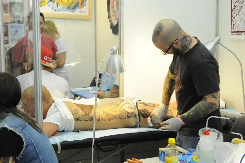 Tatuaggio in corso 