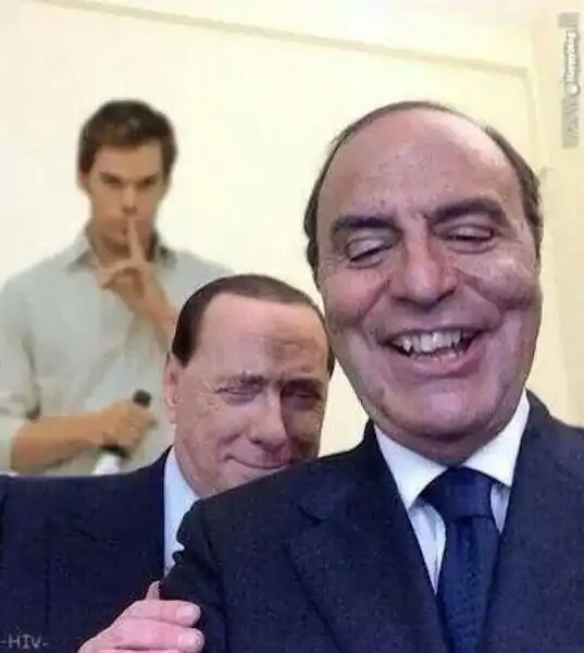 VESPA BERLUSCONI SELFIE CON DEXTER 