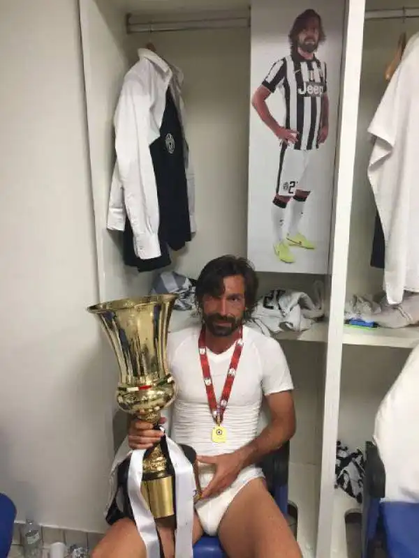 andrea pirlo con la coppa italia