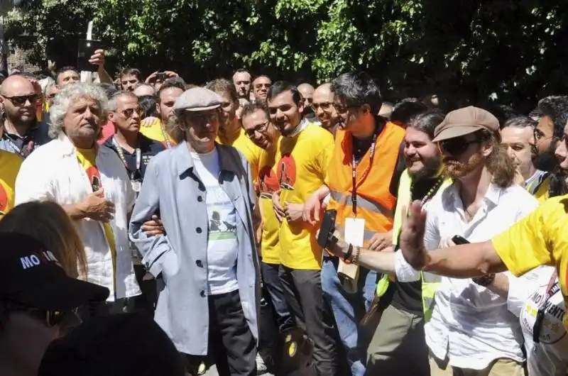 beppe grillo casaleggio marcia perugia assisi