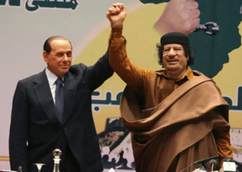 berlusconi e il rais muammar gheddafi