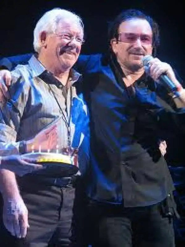 BONO CON DENNIS SHEENAN