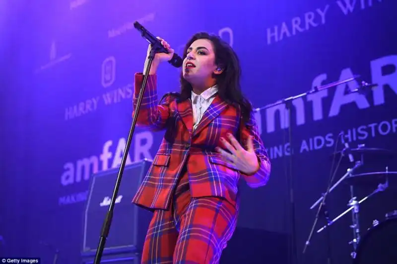 charli xcx in abito vivienne westwood4