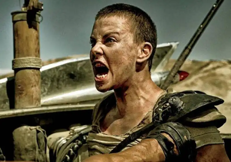 CHARLIZE THERON IN  FURY ROAD 3