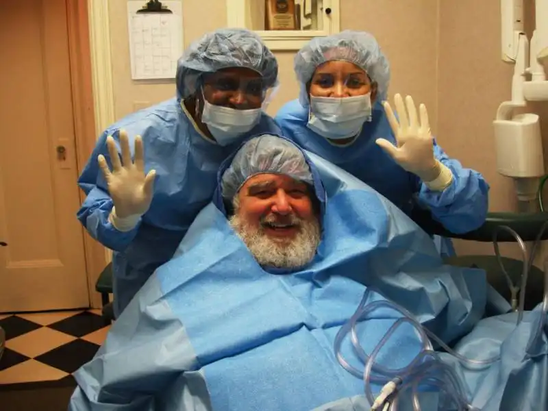 chuck blazer dal dentista