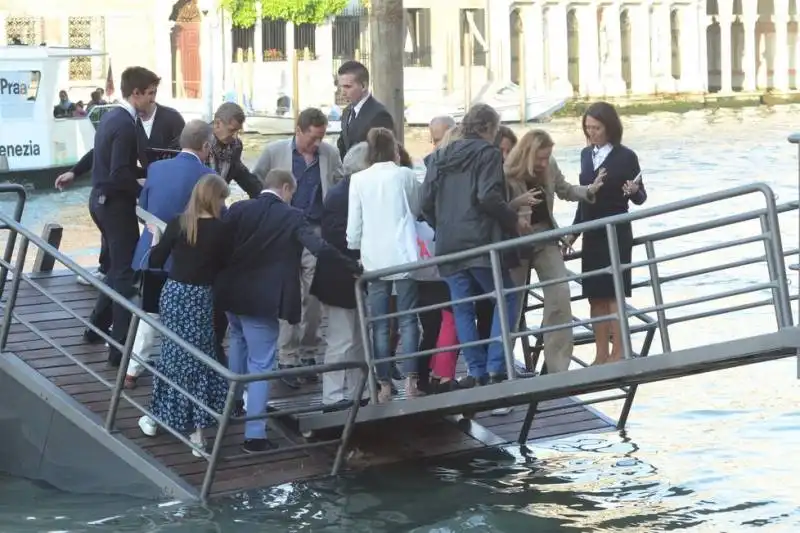 crolla il pontile della fondazioneprada 17