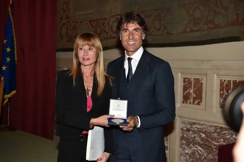 debora paglieri premia federico coccia