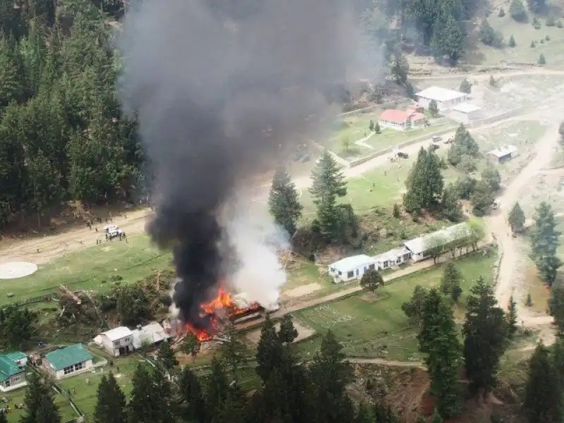 ELICOTTERO PRECIPITATO IN PAKISTAN   