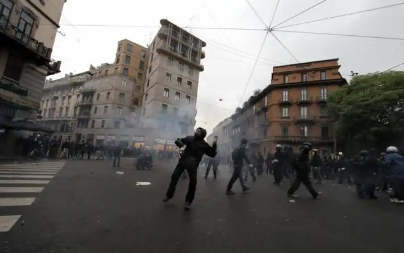 expo  milano messa a ferro e fuoco 4