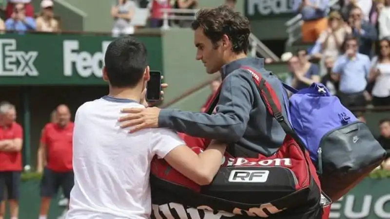 federer selfie