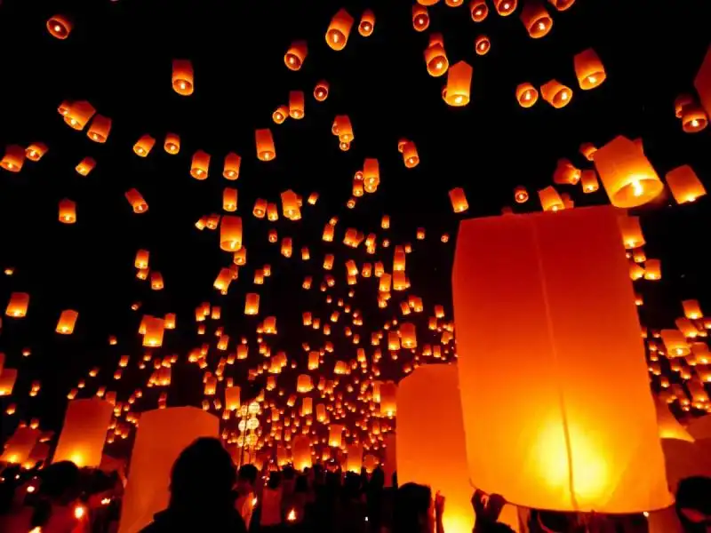 festival delle lanterne in thailandia