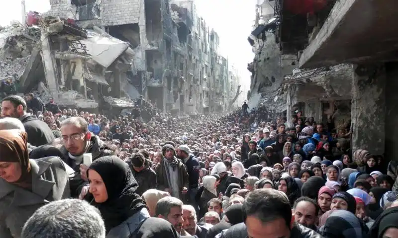 fila per il cibo a yarmouk