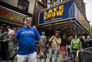 folla fuori dal letterman show