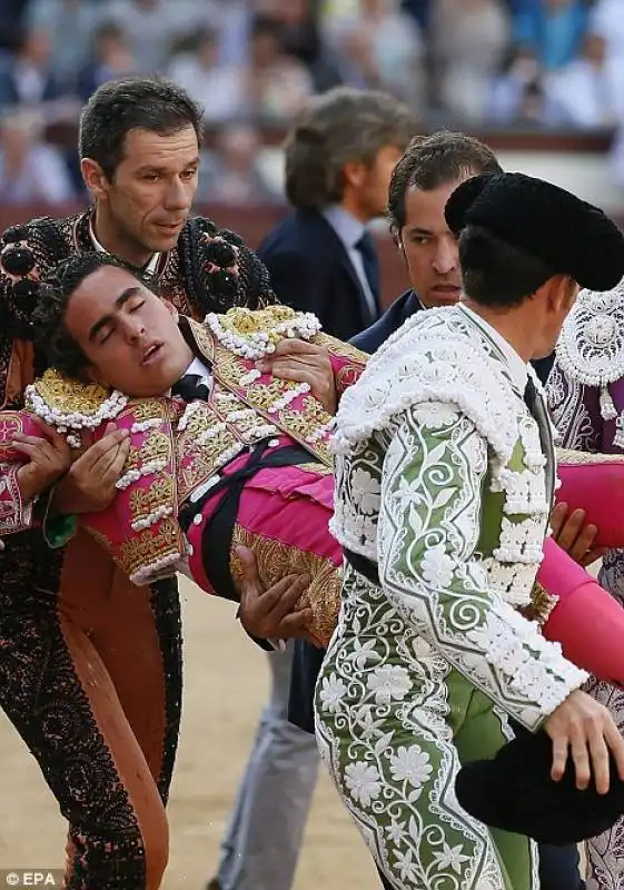 galdos ferito alla sua prima corrida