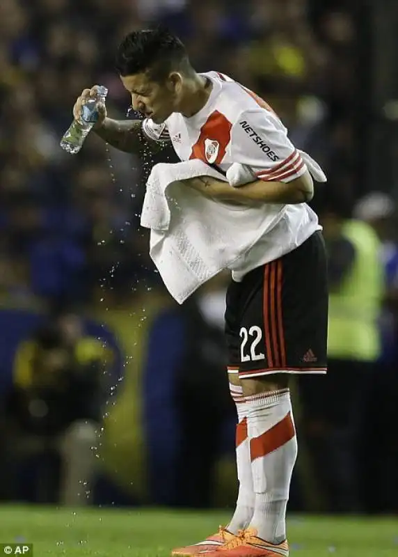 gas urticanti durante boca juniors   river plate  12