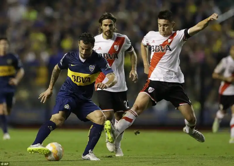 gas urticanti durante boca juniors   river plate  13