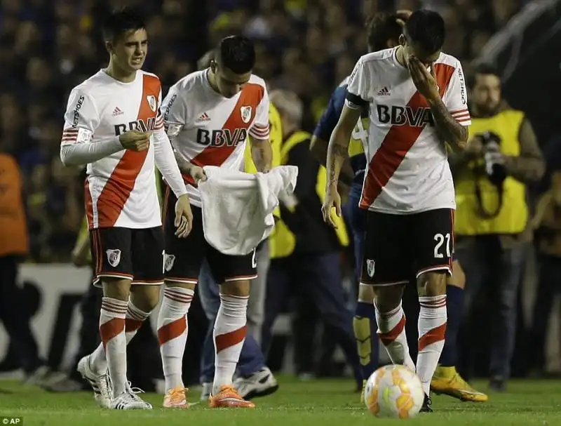 gas urticanti durante boca juniors   river plate  16