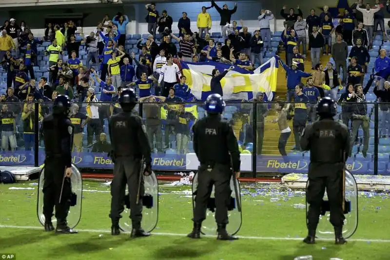 gas urticanti durante boca juniors   river plate  24