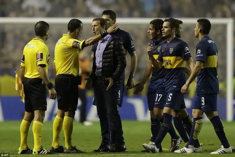 gas urticanti durante boca juniors   river plate  4