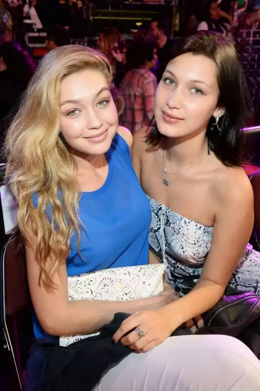 gigi e bella hadid  2