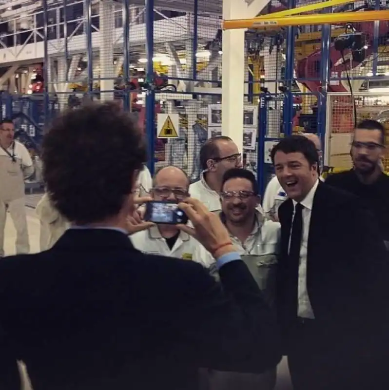 john elkann foto a renzi a melfi