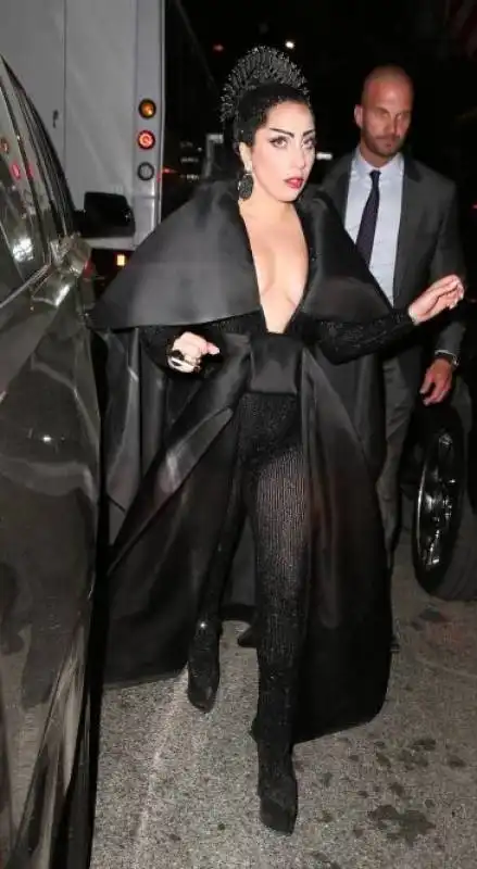 lady gaga scollatissima al met