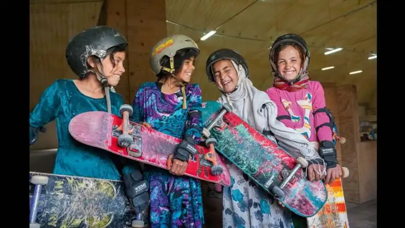 le piccole afghane si danno allo skate