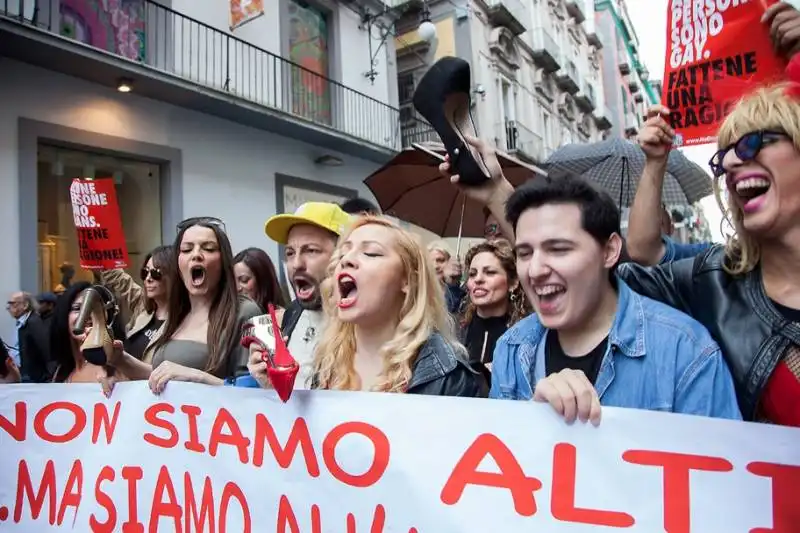 lisa fusco e il flash mob per le persone basse  2