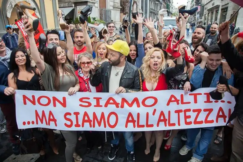 lisa fusco e il flash mob per le persone basse  7