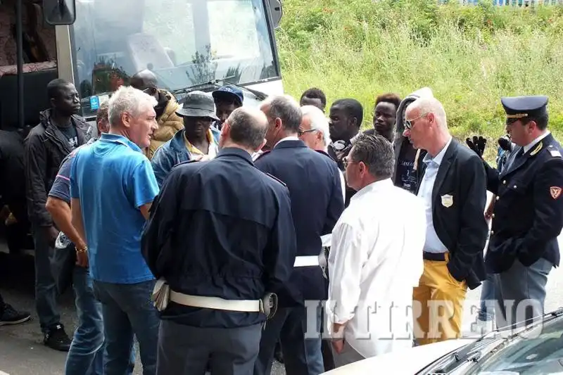 livorno   campiglia  immigrati