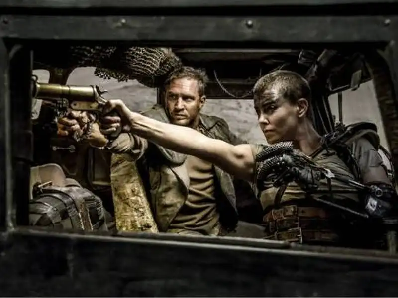 mad max e furiosa in fury road