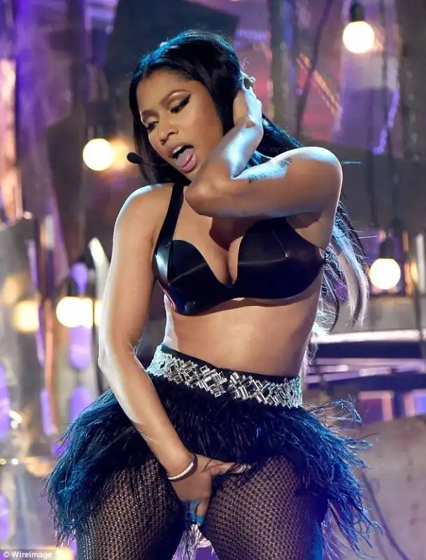 minaj autoerotica ai billboarda awards