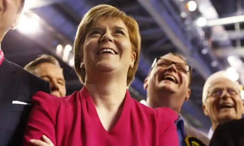 nicola sturgeon trionfa