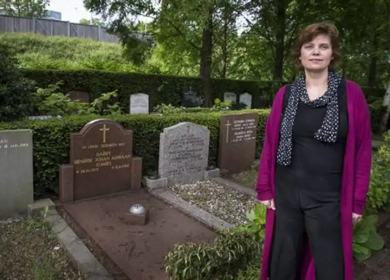 OLANDA - CIMITERO SULL AUTOSTRADA - ANJA VINK