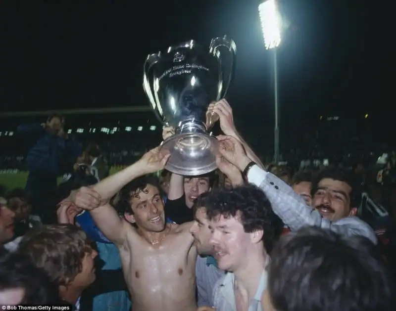 PLATINI ESULTA PER LA COPPA CAMPIONI ALL HEYSEL