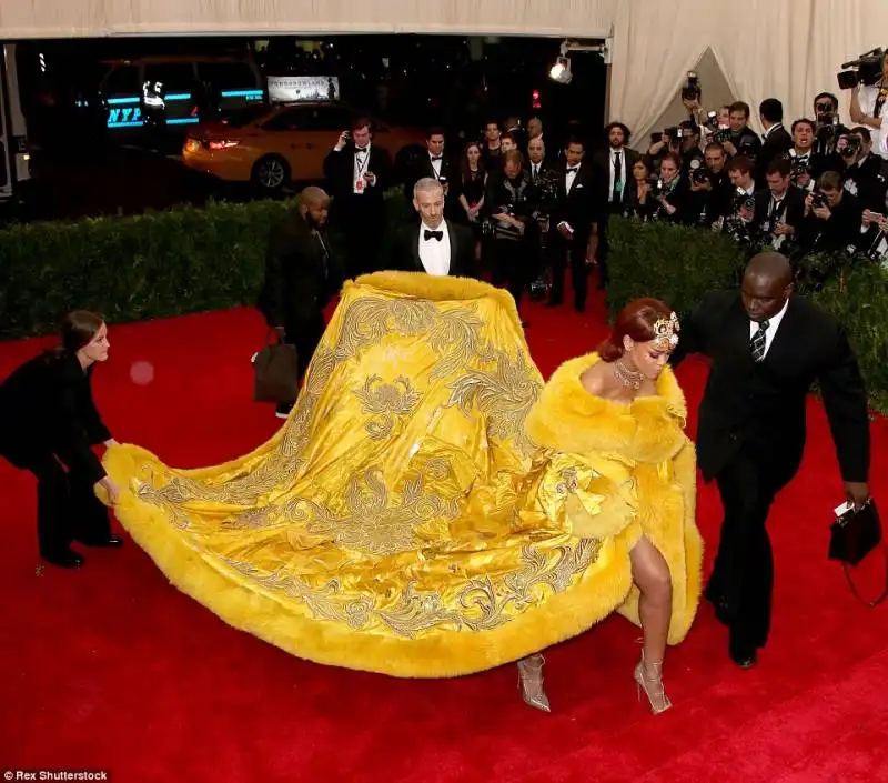 rihanna imperiale al met