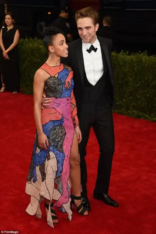 robert pattison e fka twigs 3