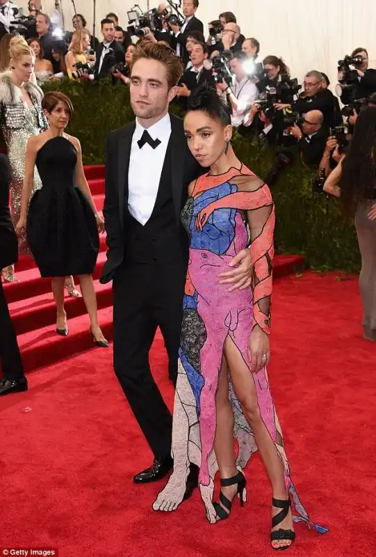 robert pattison e fka twigs 4