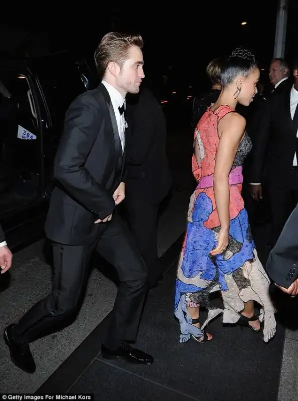 robert pattison e fka twigs 8