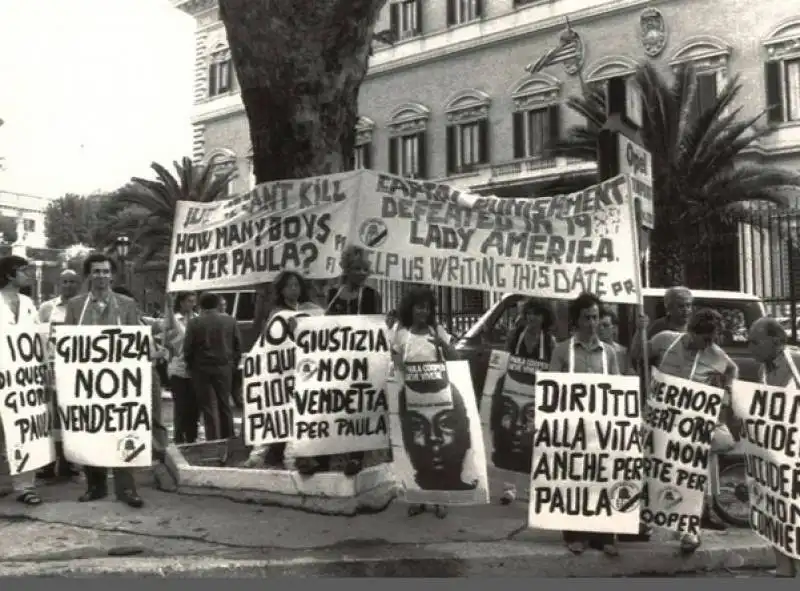 roma   manifestazione di sostegno a paula cooper 