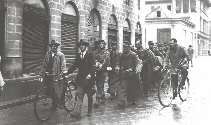 ronda partigiani-milano-1945