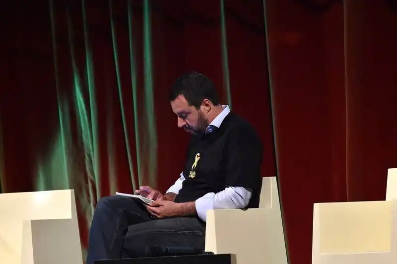 salvini con  i pad