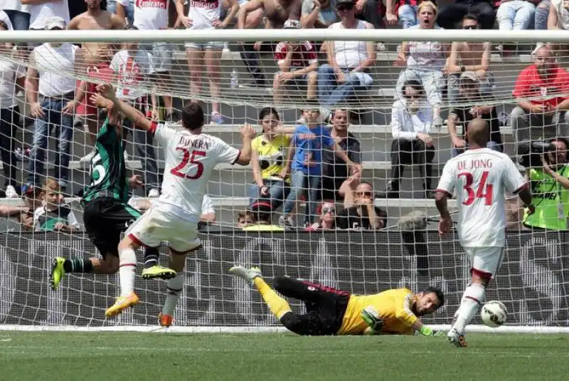 sassuolo milan 3 2  tripletta berardi 