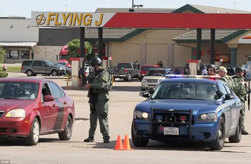 scontro tra bikers in texas  16