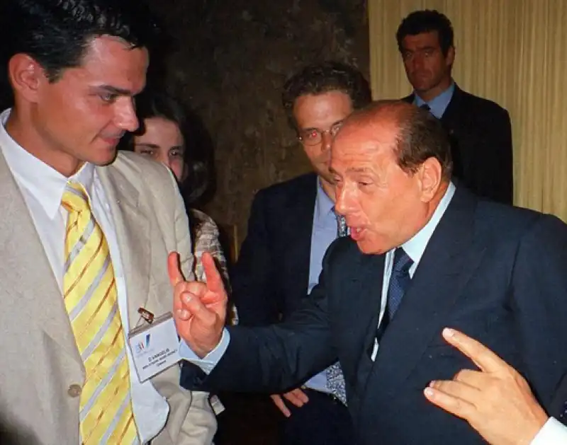 silvio berlusconi corna  5