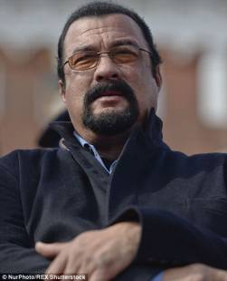 steven seagal alla marcia di mosca per putin