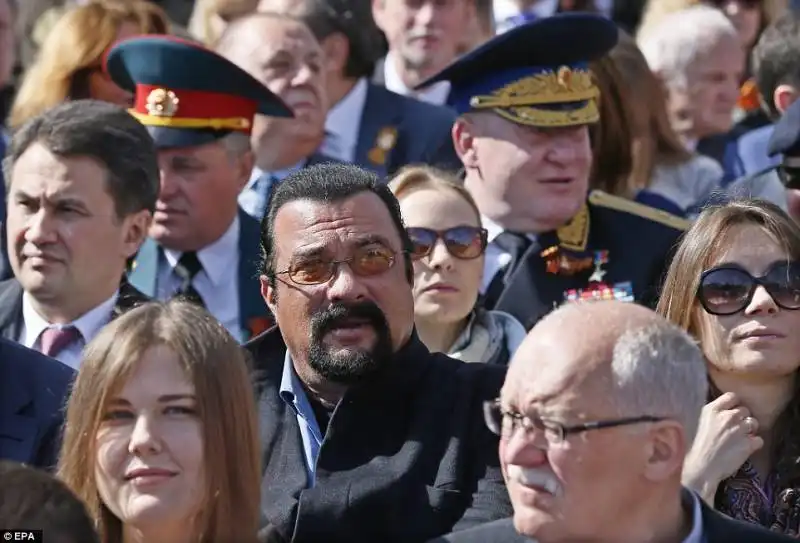 steven seagal alla marcia di mosca per putin